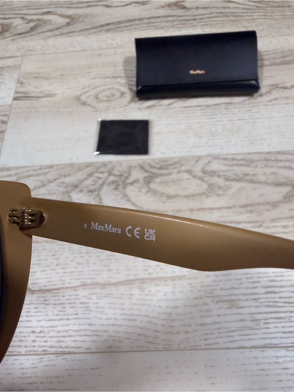 MaxMara Beige Cat-Eye Sunglasses with Dark Lenses - Picture 5 of 7